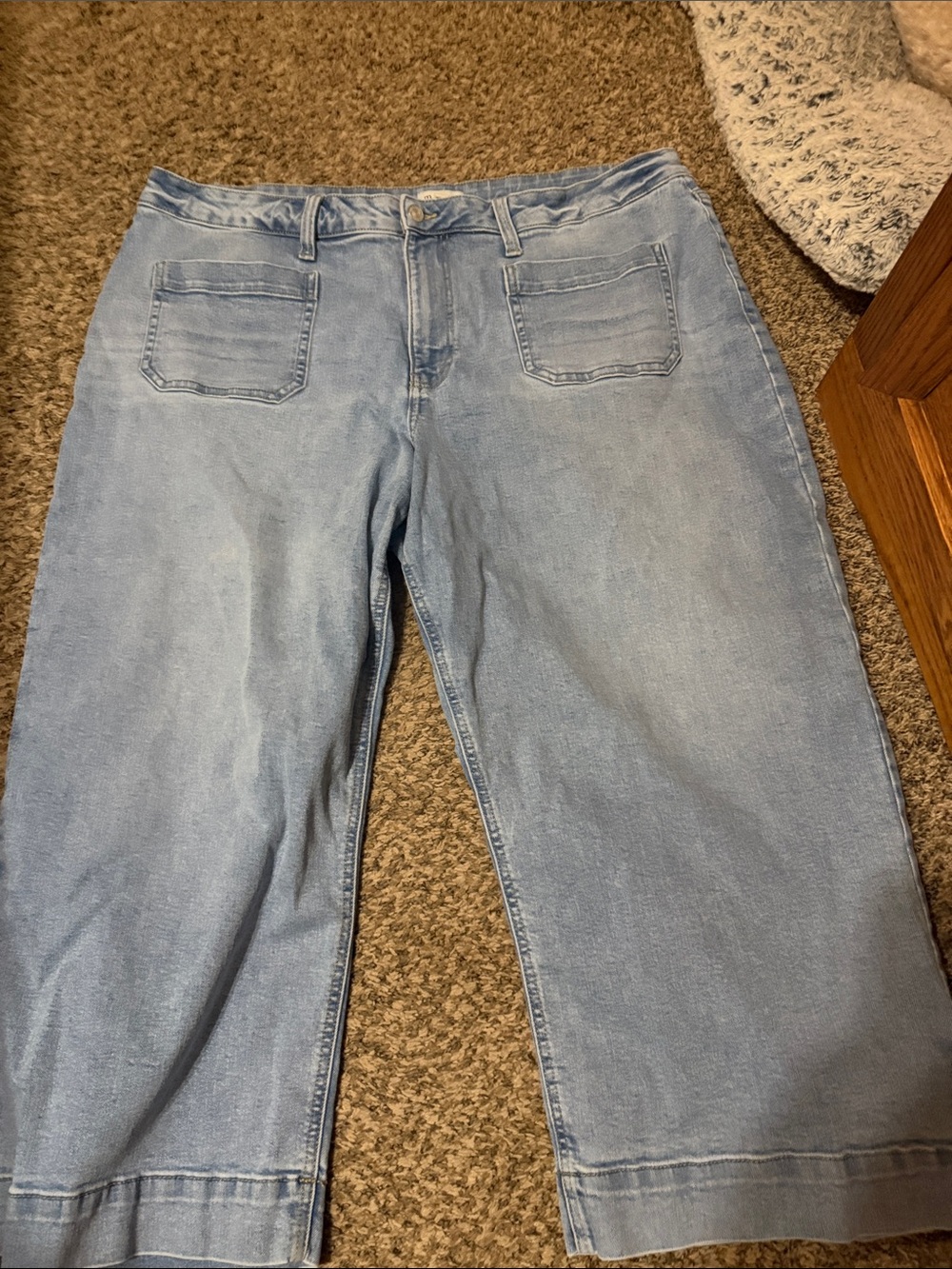 Light Wash Cropped Denim Pants. Very wide leg